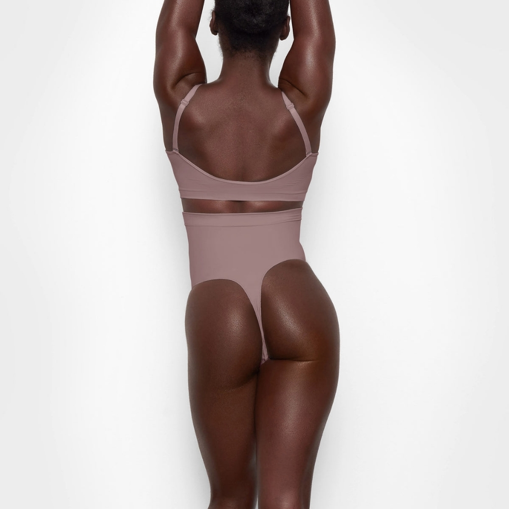 10% off Orders of 2 or more SKIMS SCULPTING THONG HIGH WAIST